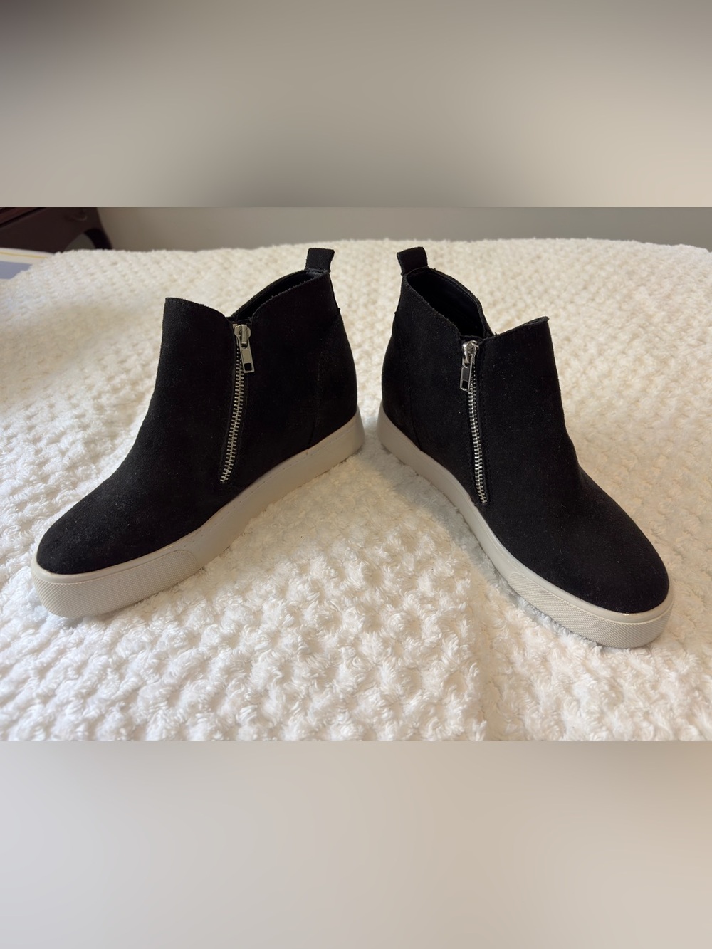 SODA Black Faux Suede Side Zip Sneaker Booties Size 8.5